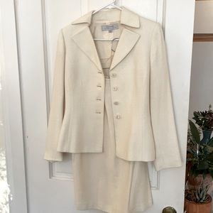 Cream Tahari suit jacket & matching pencil skirt 4